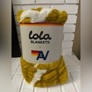 Aviator Nation X Lola Blanket - Gold/White Bolt - Medium - NWT unopened